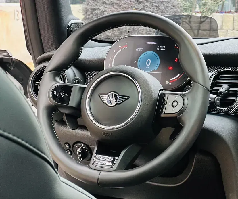 2022 MINI JCW 2.0T 231HP L4 8AT,autocango,china used car exporter,china ev exporter,chinese used car exporter,chinese used ev exporter