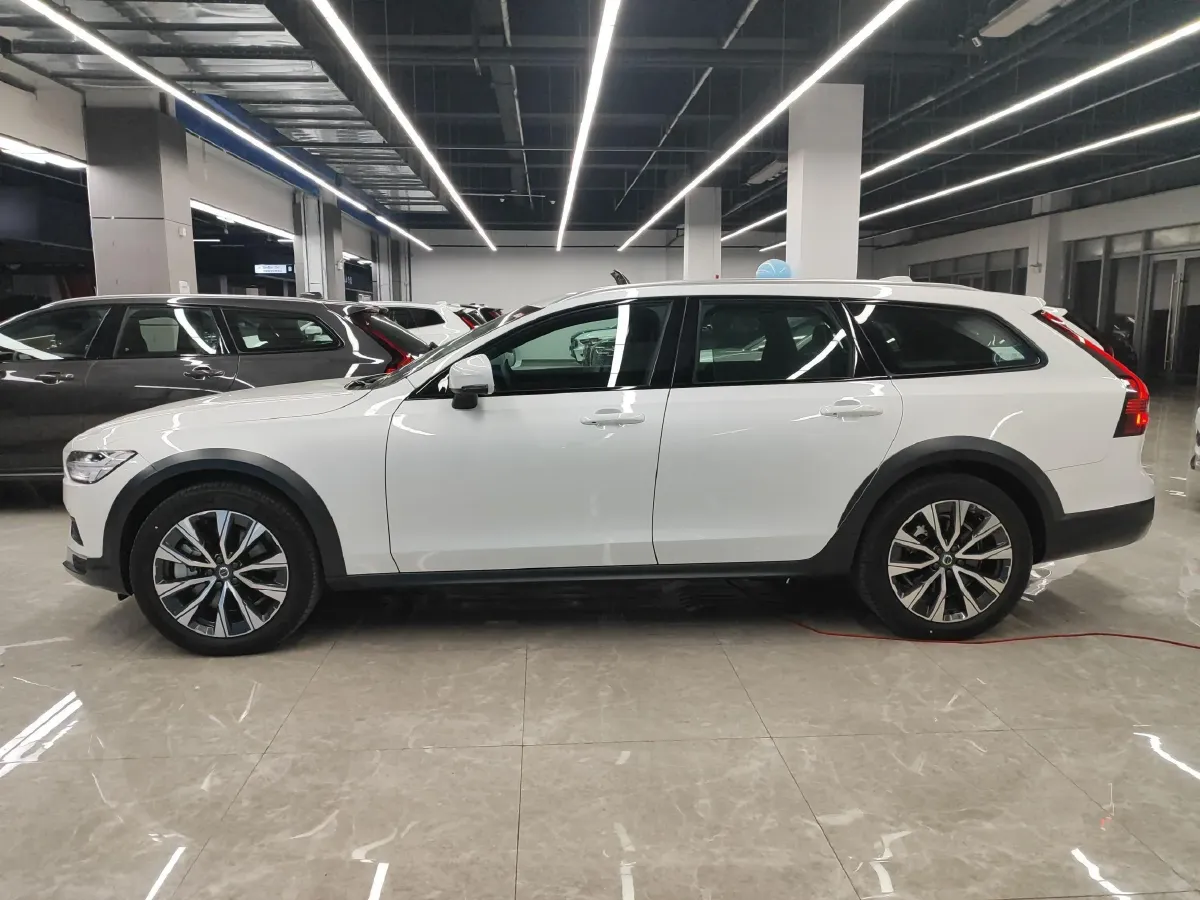 2024 Volvo V90 2.0T 250HP L4 8AT,autocango,china used car exporter,china ev exporter,chinese used car exporter,chinese used ev exporter