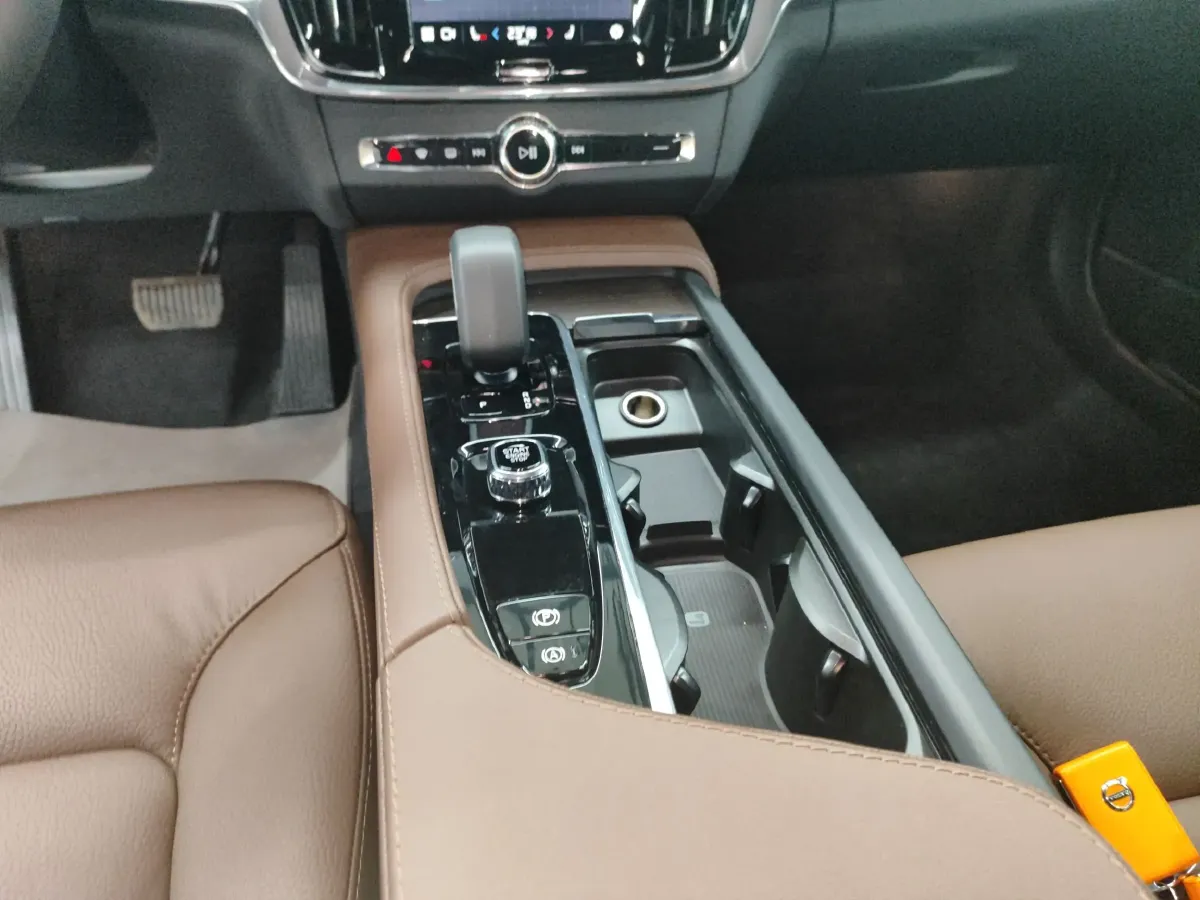 2024 Volvo V90 2.0T 250HP L4 8AT,autocango,china used car exporter,china ev exporter,chinese used car exporter,chinese used ev exporter