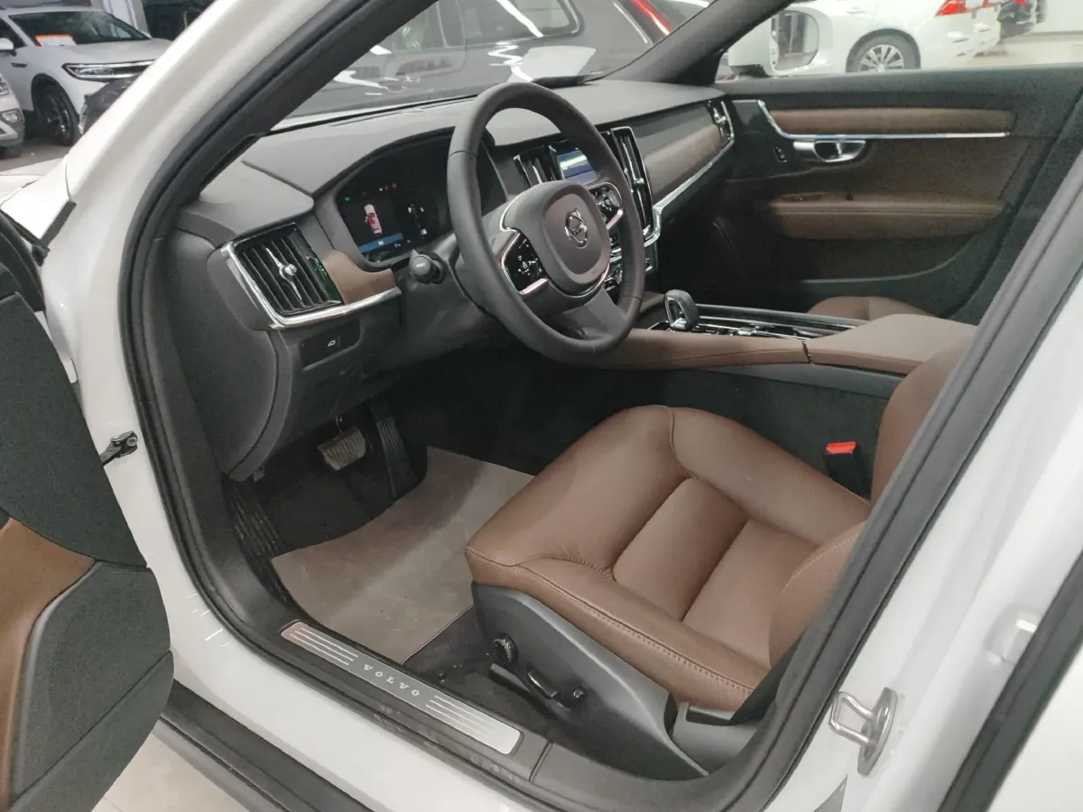 2024 Volvo V90 2.0T 250HP L4 8AT,autocango,china used car exporter,china ev exporter,chinese used car exporter,chinese used ev exporter