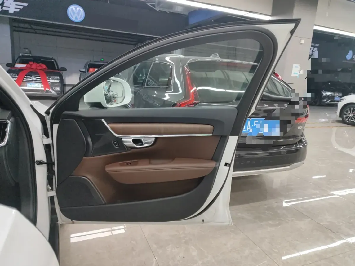 2024 Volvo V90 2.0T 250HP L4 8AT,autocango,china used car exporter,china ev exporter,chinese used car exporter,chinese used ev exporter