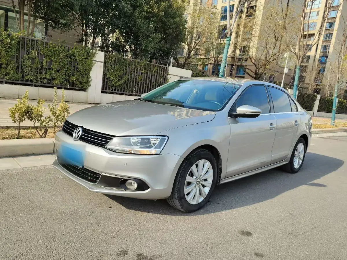 2014 Volkswagen Sagitar 1.4T 131HP L4 7DCT