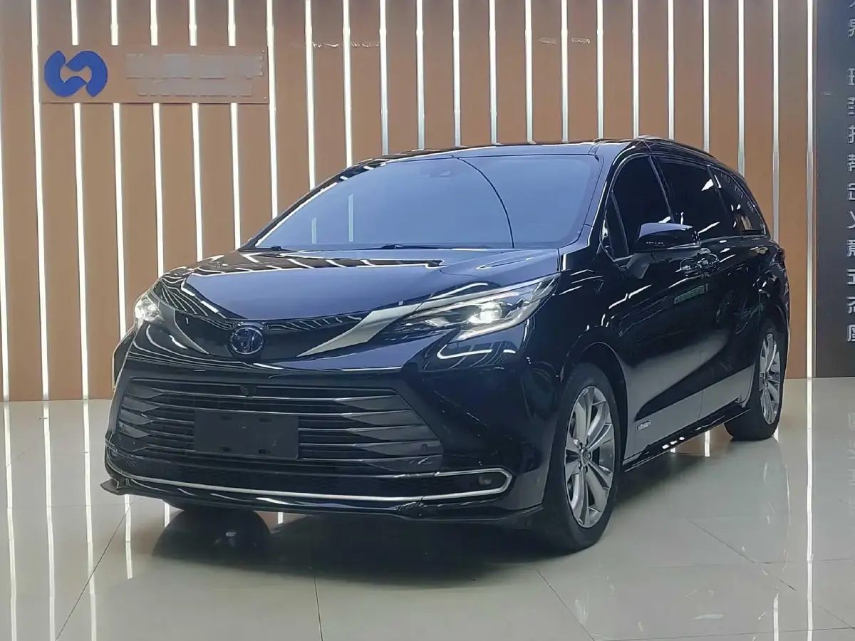 2023 Toyota Sienna 2.5L 189HP L4 E-CVT Hybrid