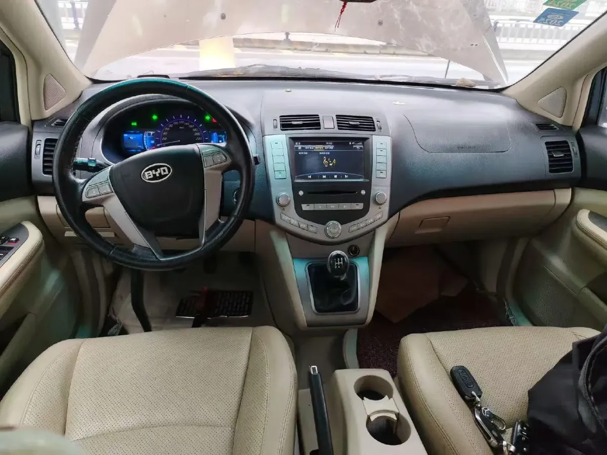 2013 BYD S6 2.0L 140HP L4 5MT,autocango,china used car exporter,china ev exporter,chinese used car exporter,chinese used ev exporter