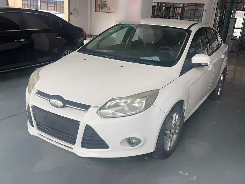 2012 Ford Focus 1.6L 125HP L4 5MT