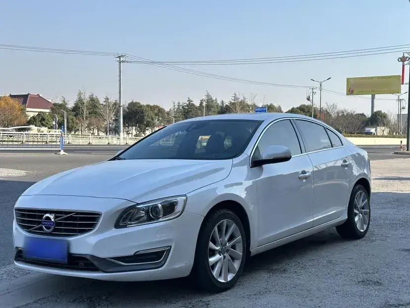 2016 Volvo S60 2.0T 190HP L4 6AT