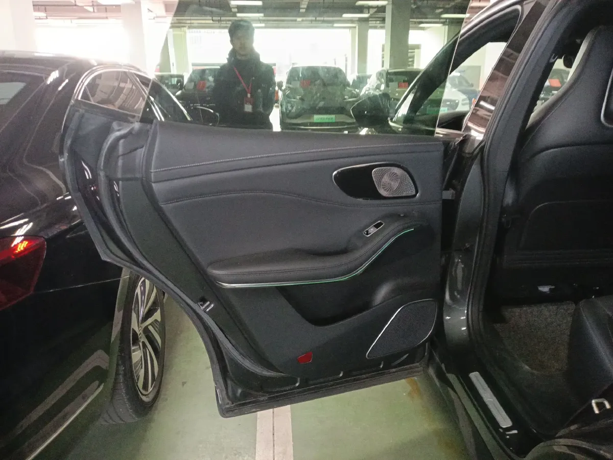 2023 Rising Auto R7 BEV 77KWH,autocango,china used car exporter,china ev exporter,chinese used car exporter,chinese used ev exporter