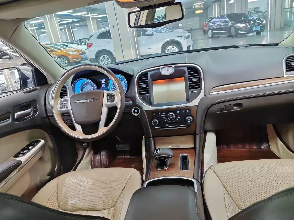 2014 Chrysler 300C 3.0L 234HP V6 8AT,autocango,china used car exporter,china ev exporter,chinese used car exporter,chinese used ev exporter