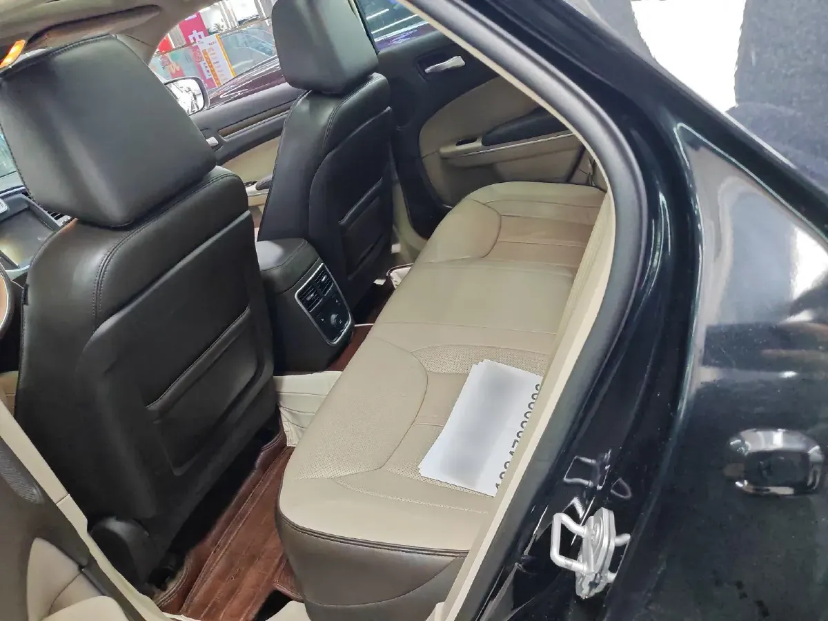 2014 Chrysler 300C 3.0L 234HP V6 8AT,autocango,china used car exporter,china ev exporter,chinese used car exporter,chinese used ev exporter