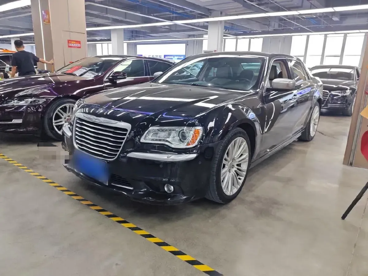 2014 Chrysler 300C 3.0L 234HP V6 8AT,autocango,china used car exporter,china ev exporter,chinese used car exporter,chinese used ev exporter