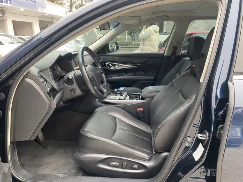 2017 Infiniti Q70 2.5L 222HP V6 7AT,autocango,china used car exporter,china ev exporter,chinese used car exporter,chinese used ev exporter