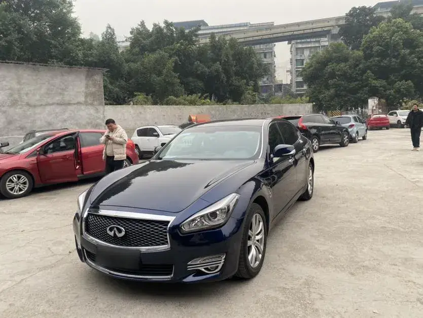 2017 Infiniti Q70 2.5L 222HP V6 7AT