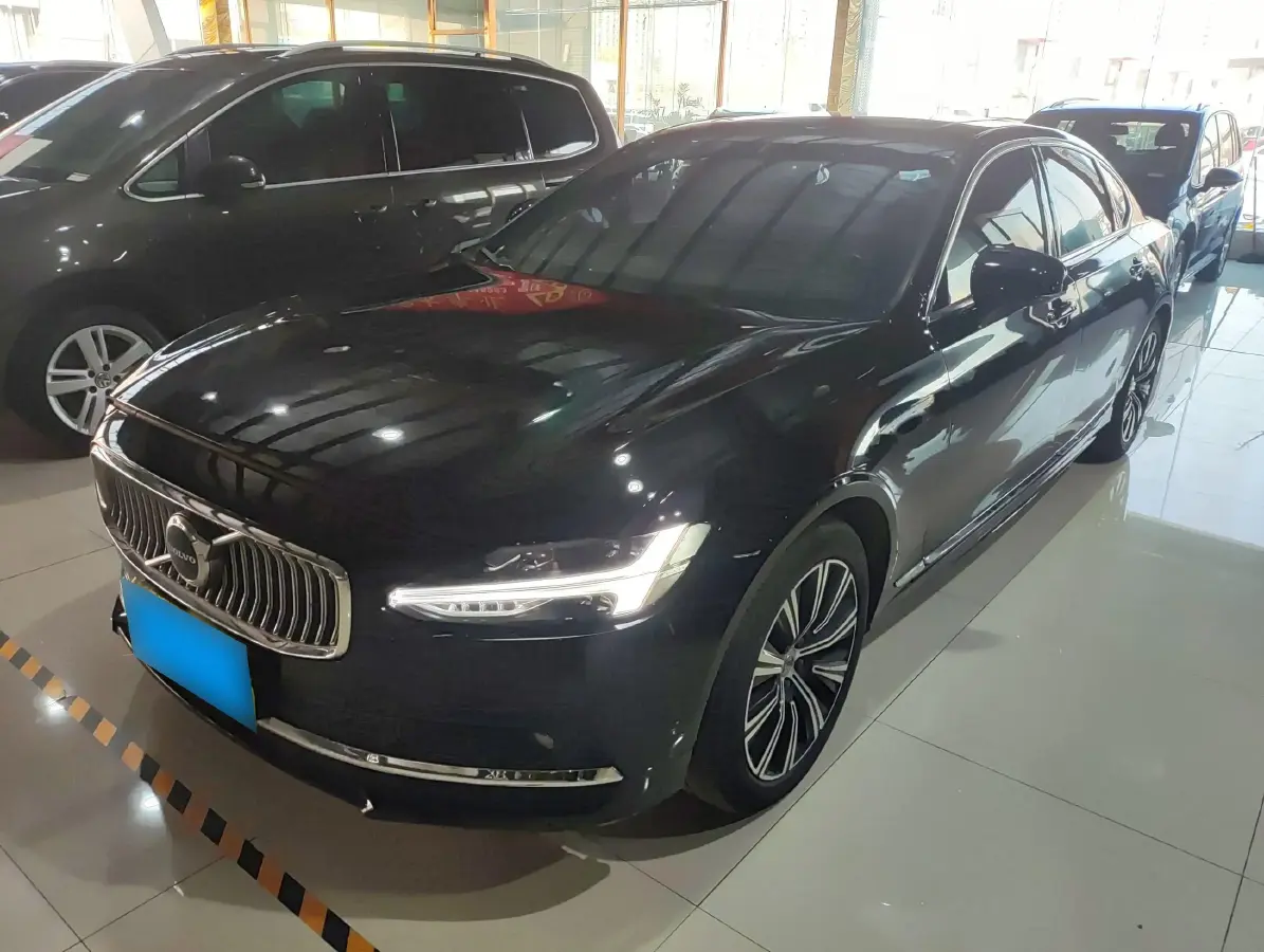 2021 Volvo S90 2.0T 250HP L4 8AT