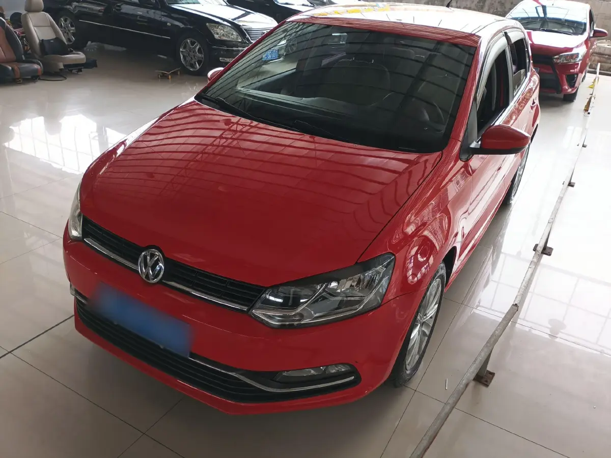 2014 Volkswagen Polo 1.4L 90HP L4 6AT