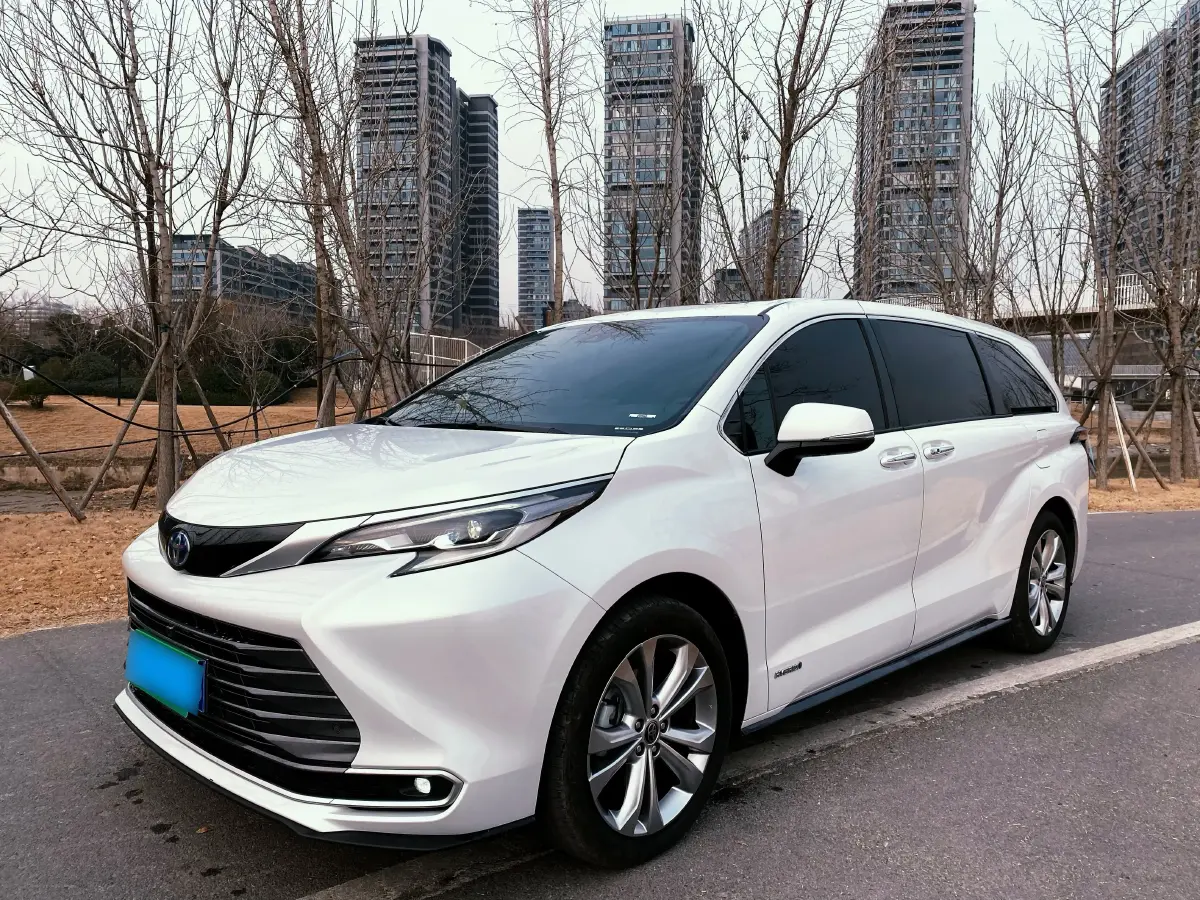 2023 Toyota Sienna 2.5L 189HP L4 E-CVT Hybrid