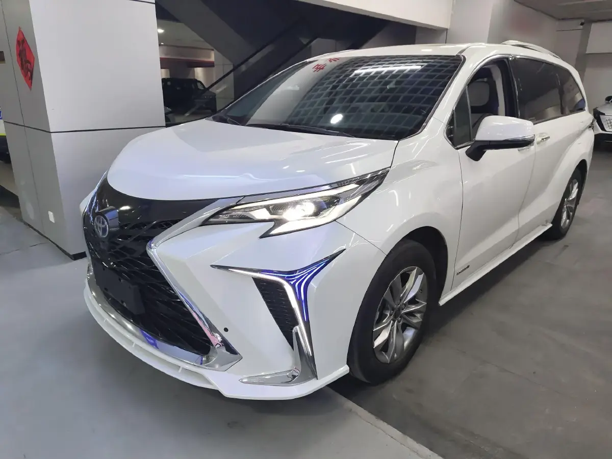 2023 Toyota Sienna 2.5L 189HP L4 E-CVT Hybrid