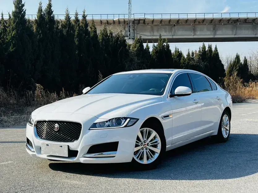 2019 Jaguar XFL 2.0T 200HP L4 8AT
