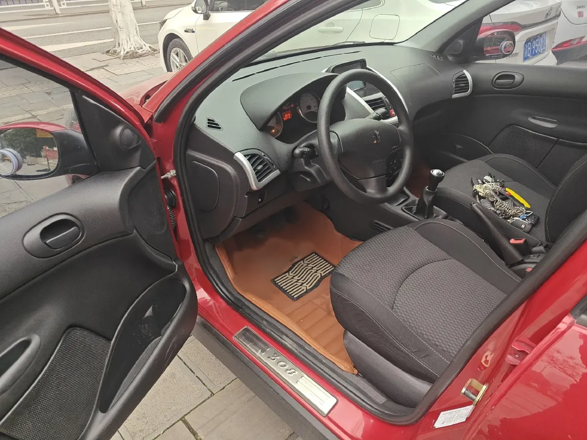 2011 Peugeot 207 1.4L 76HP L4 5MT,autocango,china used car exporter,china ev exporter,chinese used car exporter,chinese used ev exporter