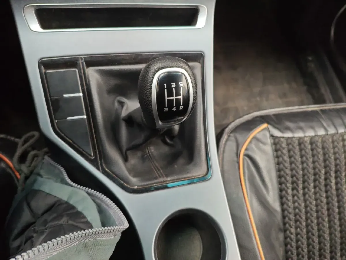 2018 Geely Vision S1 1.5L 109HP L4 5MT,autocango,china used car exporter,china ev exporter,chinese used car exporter,chinese used ev exporter