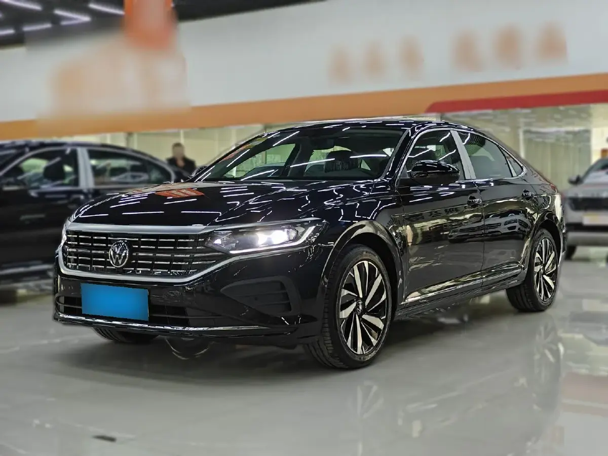 2025 Volkswagen Passat 2.0T 220HP L4 7DCT