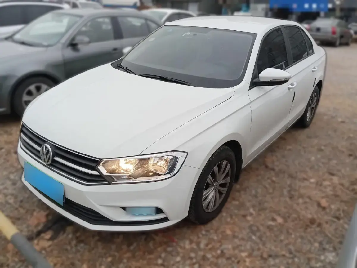 2017 Volkswagen Bora 1.6L 110HP L4 5MT