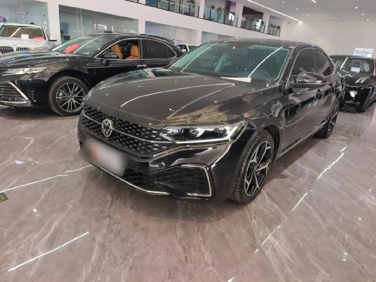 2024 Volkswagen Passat 2.0T 186HP L4 7DCT