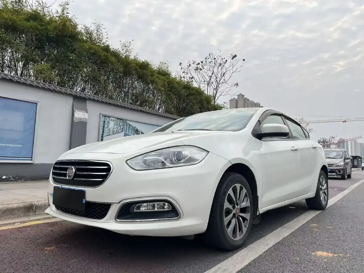 2012 Fiat Viaggio 1.4T 120HP L4 6DCT