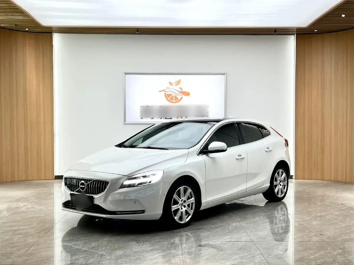 2018 Volvo V40 1.5T 152HP L4 6AT