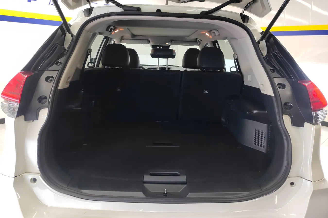 2022 Nissan X-Trail 2.0L 151HP L4 CVT,autocango,china used car exporter,china ev exporter,chinese used car exporter,chinese used ev exporter