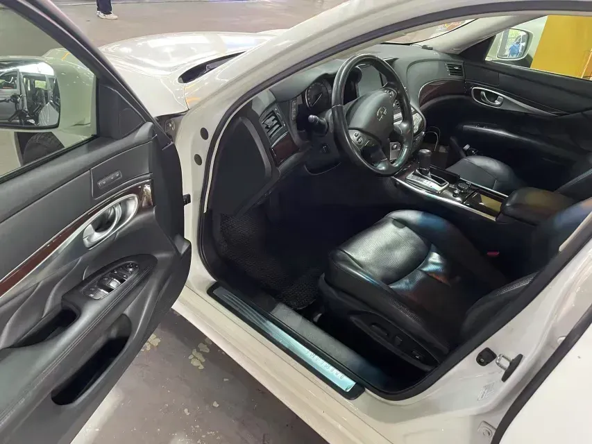 2013 Infiniti Q70 2.5L 235HP V6 7AT,autocango,china used car exporter,china ev exporter,chinese used car exporter,chinese used ev exporter