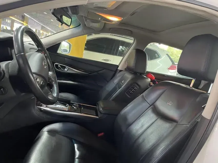 2013 Infiniti Q70 2.5L 235HP V6 7AT,autocango,china used car exporter,china ev exporter,chinese used car exporter,chinese used ev exporter