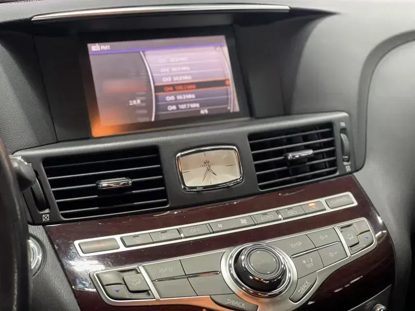 2013 Infiniti Q70 2.5L 235HP V6 7AT,autocango,china used car exporter,china ev exporter,chinese used car exporter,chinese used ev exporter