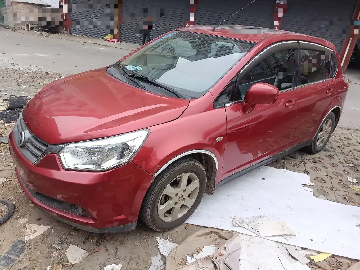 2012 Venucia R50 1.6L 117HP L4 5MT