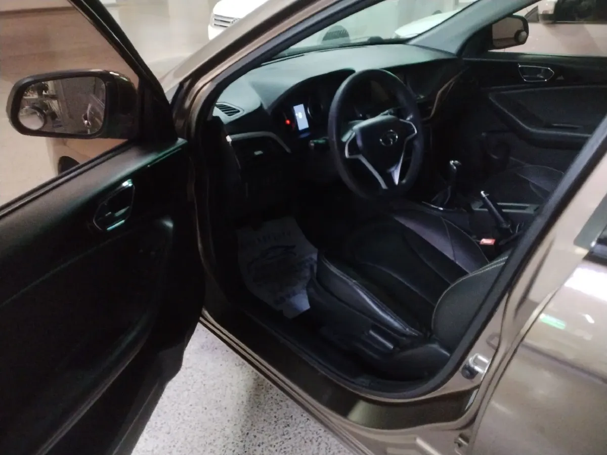 2015 Soueast V5 1.5L 120HP L4 5MT,autocango,china used car exporter,china ev exporter,chinese used car exporter,chinese used ev exporter