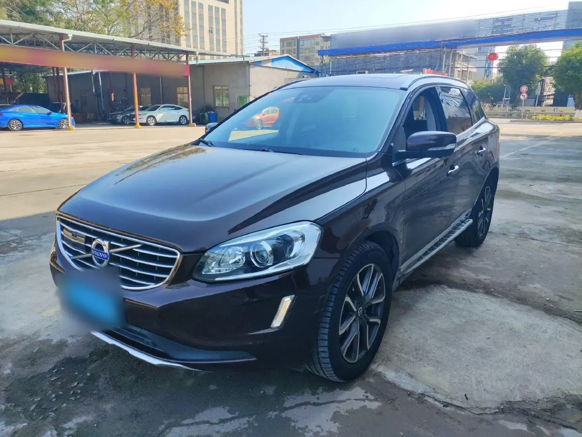 2017 Volvo XC60 2.0T 245HP L4 8AT