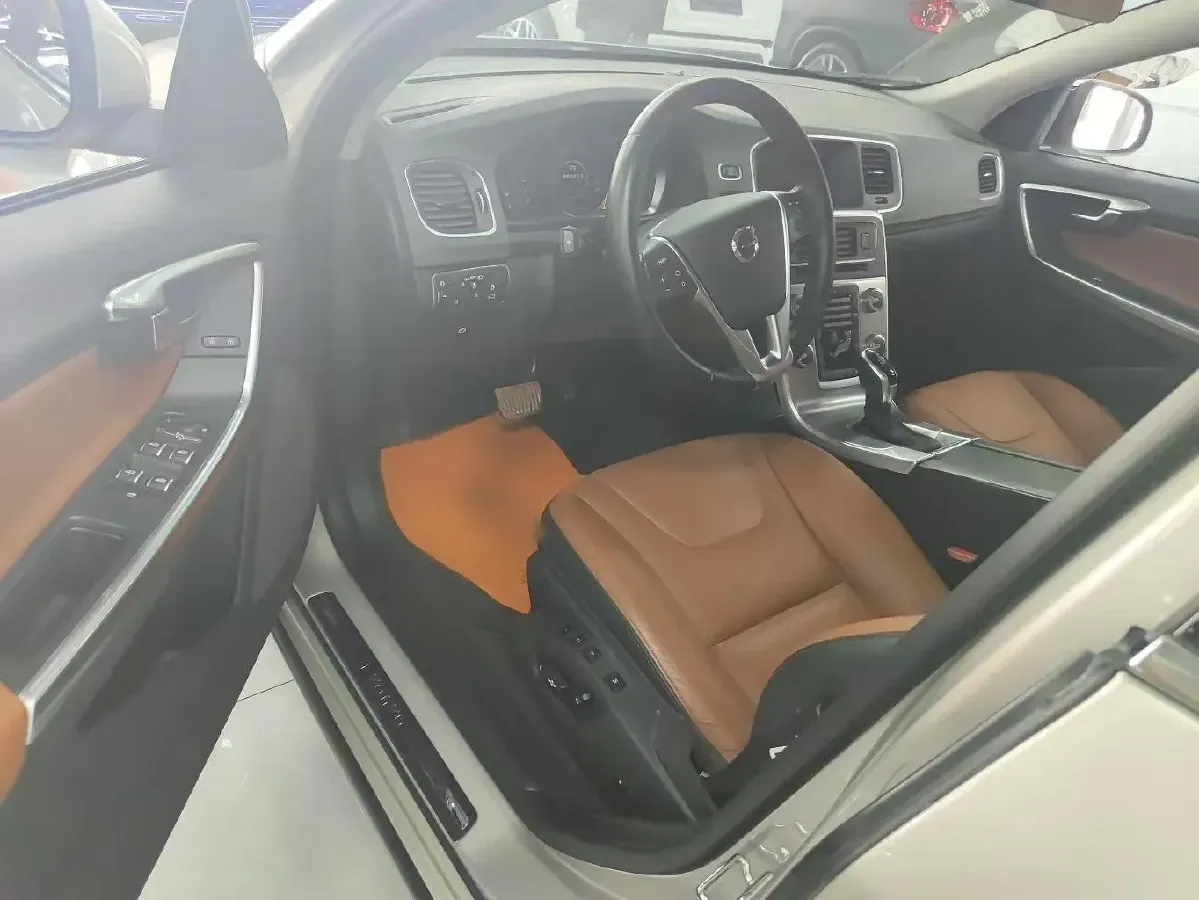 2019 Volvo S60 1.5T 152HP L4 6AT,autocango,china used car exporter,china ev exporter,chinese used car exporter,chinese used ev exporter