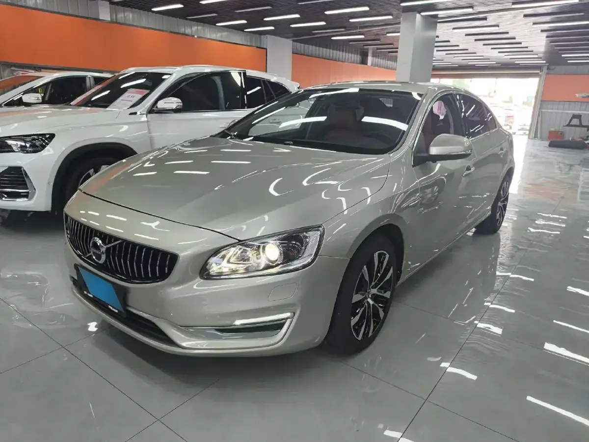 2019 Volvo S60 1.5T 152HP L4 6AT