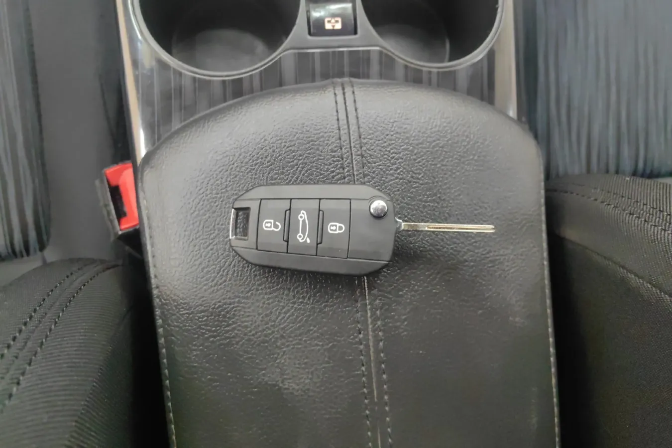 2015 Peugeot 3008 2.0L 147HP L4 5MT,autocango,china used car exporter,china ev exporter,chinese used car exporter,chinese used ev exporter