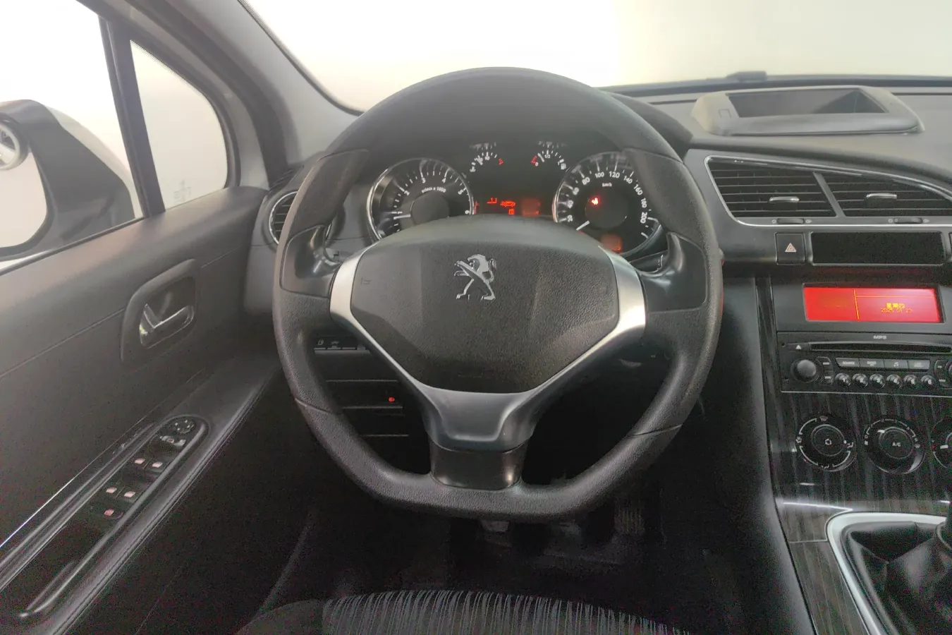 2015 Peugeot 3008 2.0L 147HP L4 5MT,autocango,china used car exporter,china ev exporter,chinese used car exporter,chinese used ev exporter