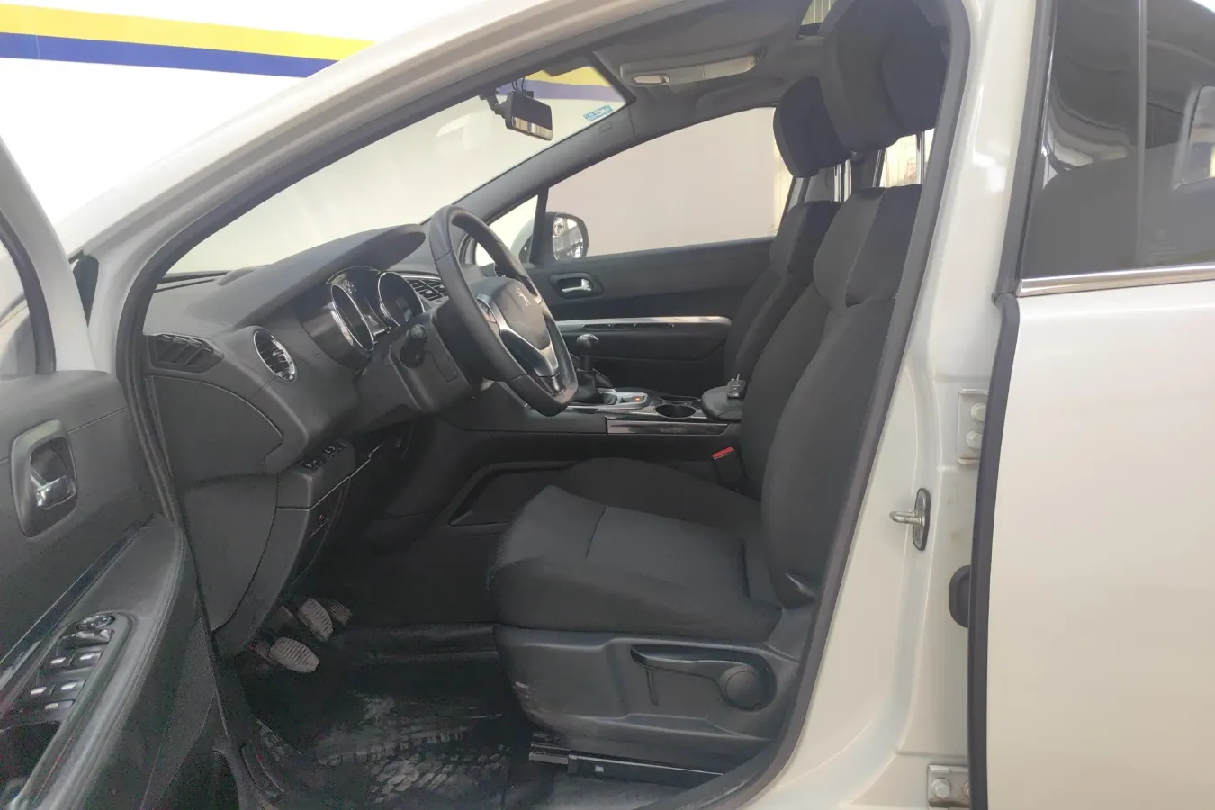 2015 Peugeot 3008 2.0L 147HP L4 5MT,autocango,china used car exporter,china ev exporter,chinese used car exporter,chinese used ev exporter