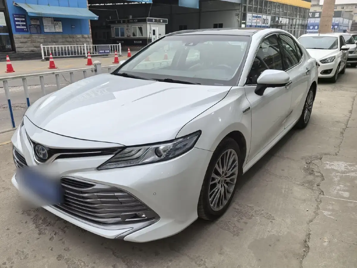 2018 Toyota Camry 2.5L 178HP L4 E-CVT Hybrid