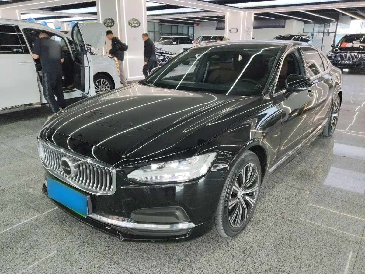 2022 Volvo S90 2.0T 250HP L4 8AT