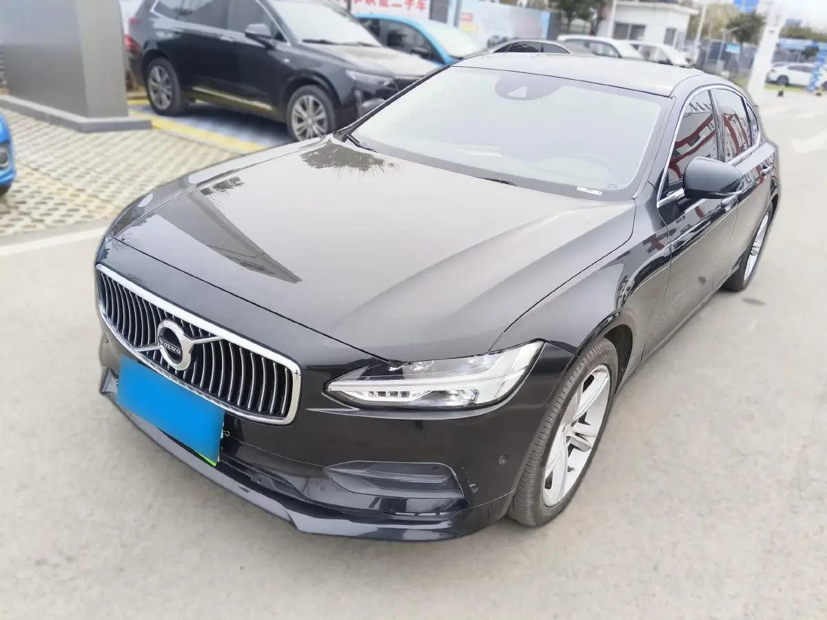 2017 Volvo S90 2.0T 190HP L4 8AT