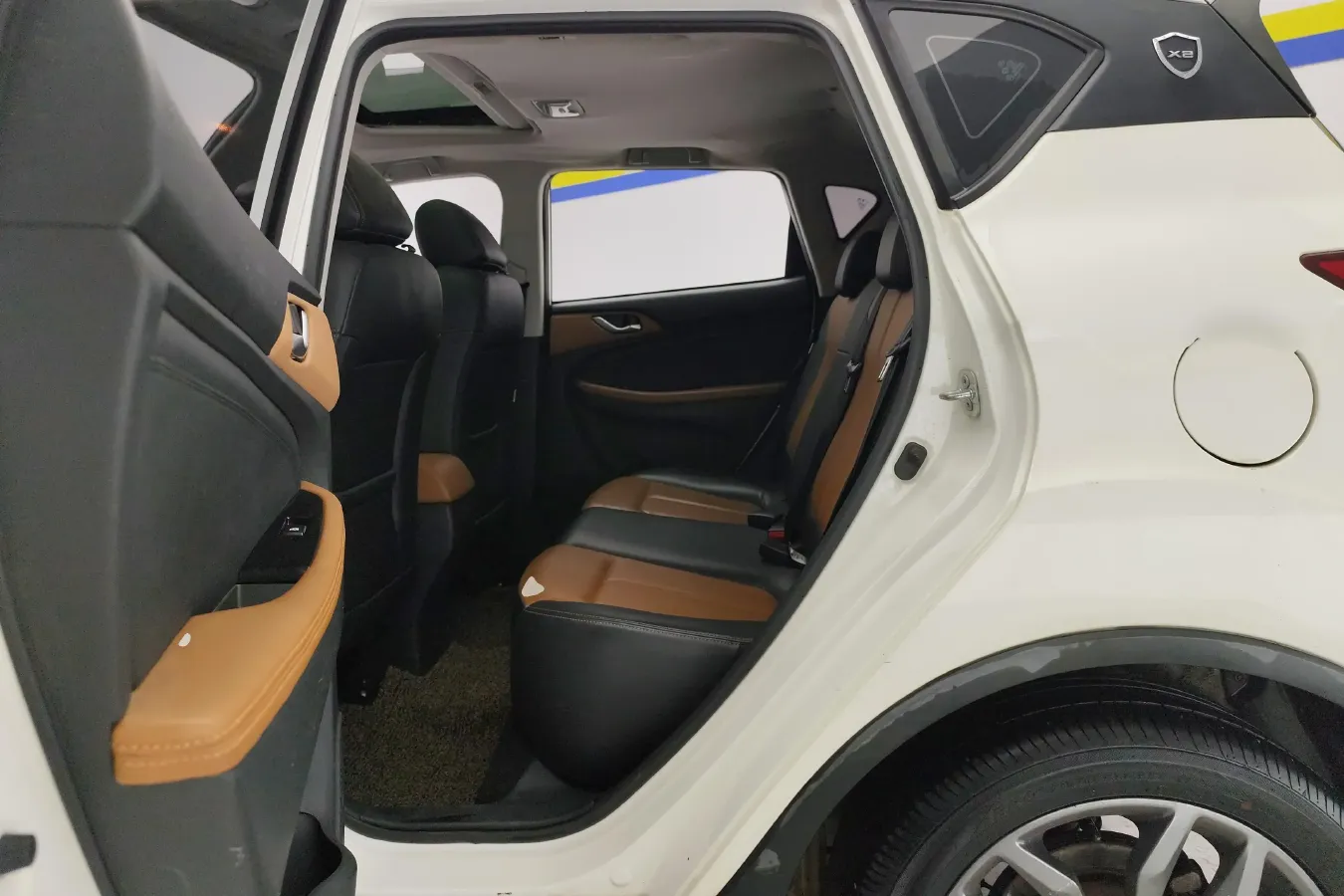 2017 Landwind X2 1.6L 125HP L4 4AT,autocango,china used car exporter,china ev exporter,chinese used car exporter,chinese used ev exporter