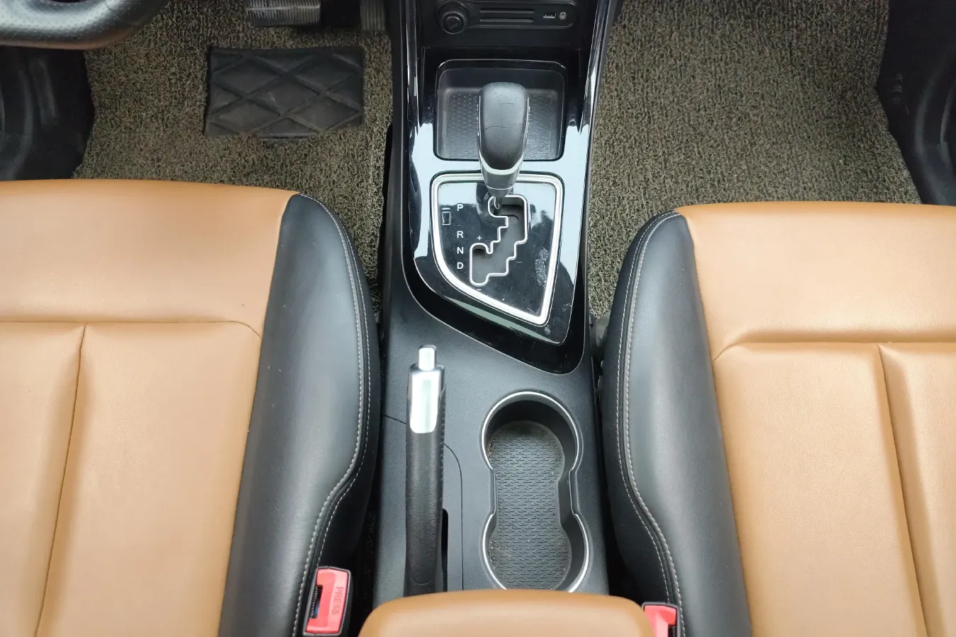 2017 Landwind X2 1.6L 125HP L4 4AT,autocango,china used car exporter,china ev exporter,chinese used car exporter,chinese used ev exporter