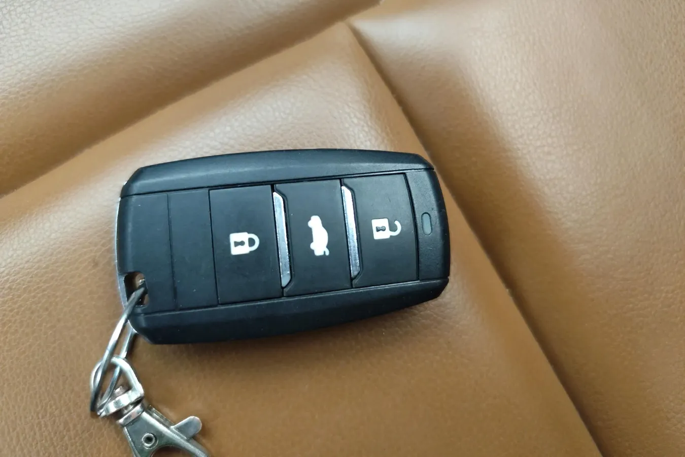 2017 Landwind X2 1.6L 125HP L4 4AT,autocango,china used car exporter,china ev exporter,chinese used car exporter,chinese used ev exporter