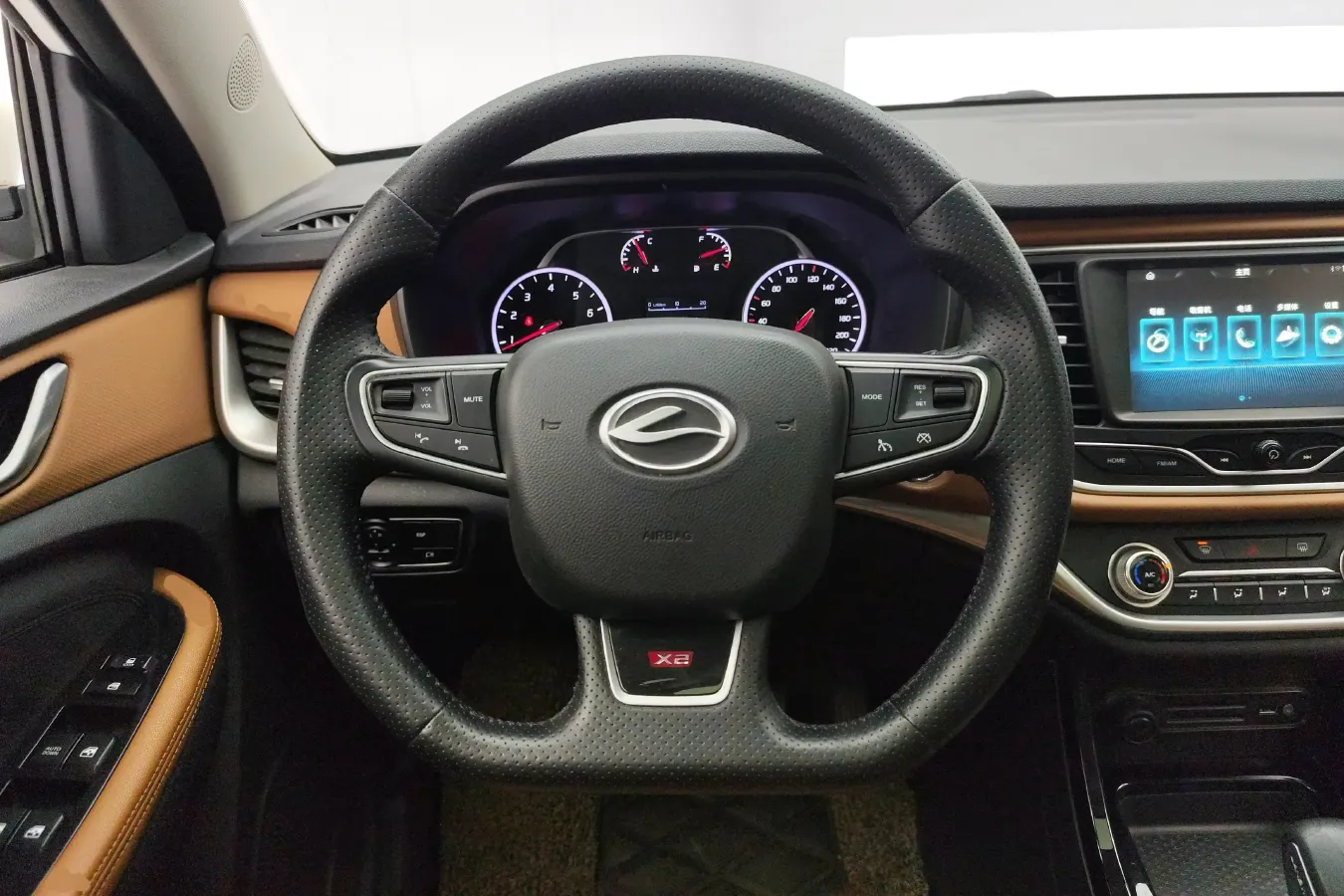 2017 Landwind X2 1.6L 125HP L4 4AT,autocango,china used car exporter,china ev exporter,chinese used car exporter,chinese used ev exporter