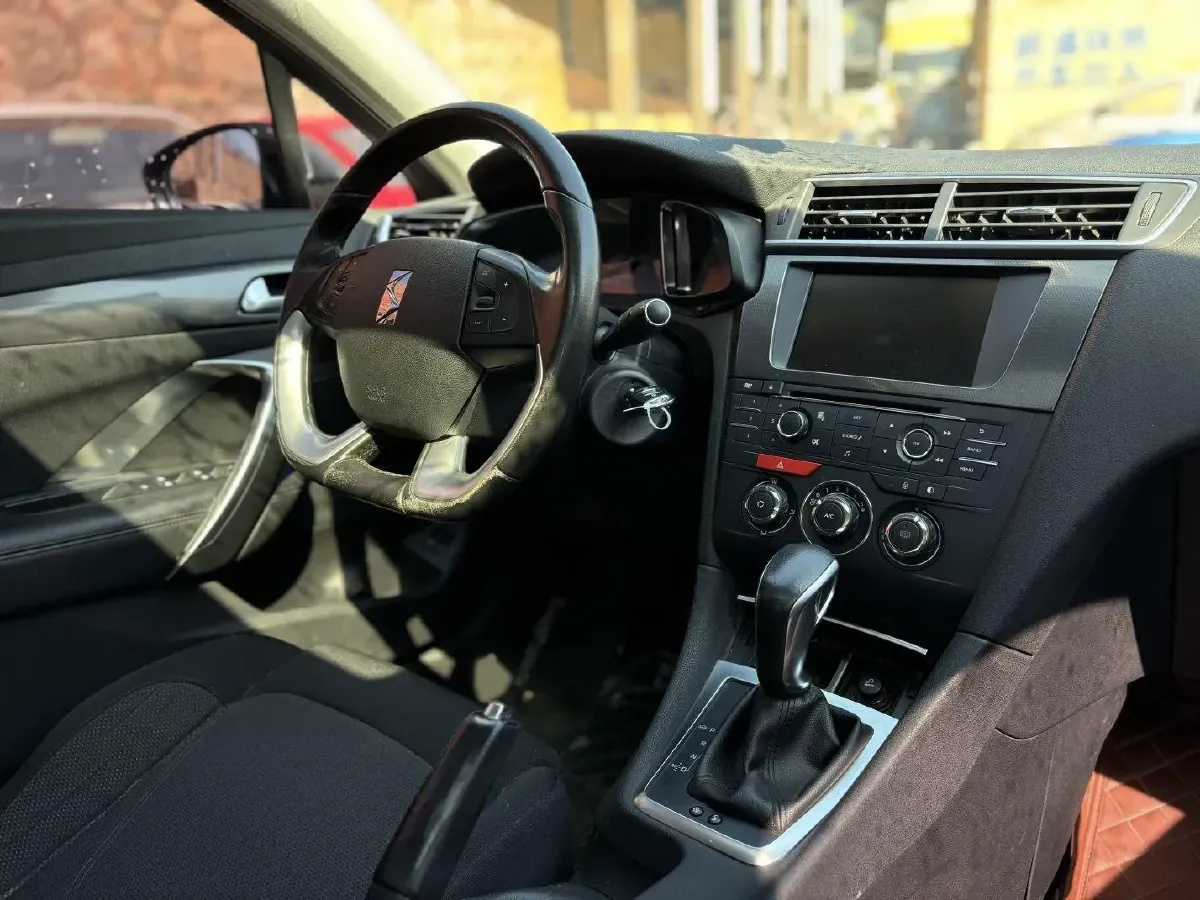 2015 DS 5LS 1.6T 163HP L4 6AT,autocango,china used car exporter,china ev exporter,chinese used car exporter,chinese used ev exporter