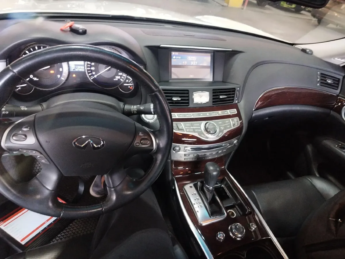 2013 Infiniti Q70 2.5L 235HP V6 7AT,autocango,china used car exporter,china ev exporter,chinese used car exporter,chinese used ev exporter