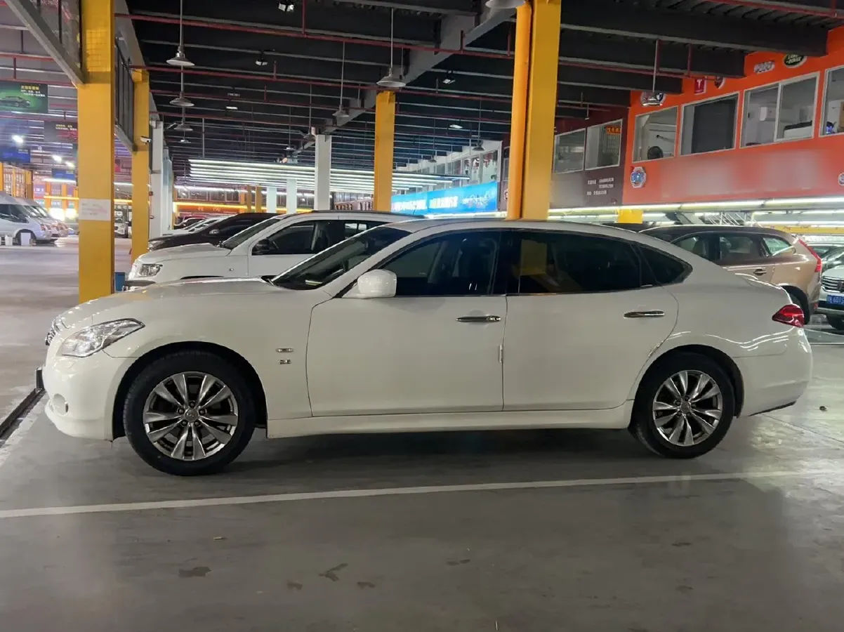 2013 Infiniti Q70 2.5L 235HP V6 7AT,autocango,china used car exporter,china ev exporter,chinese used car exporter,chinese used ev exporter